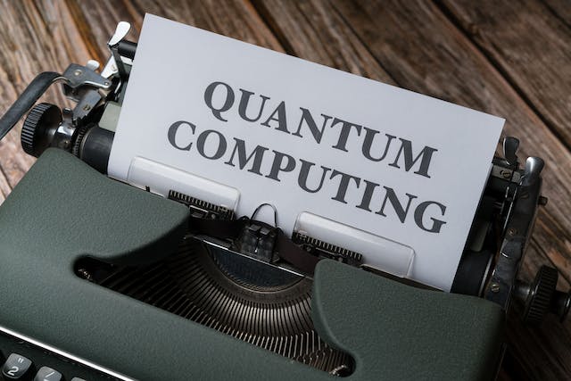 Quantum Computing: Pexels @Markus Winkler